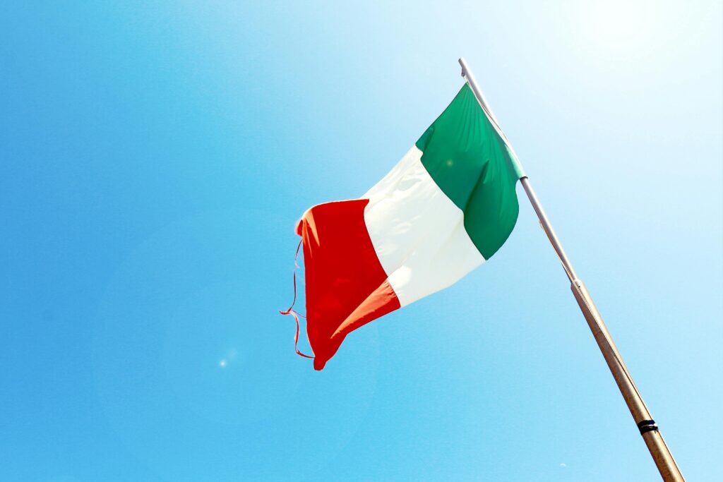 Drapeau de l'italie pour representer le pays en avant pour le salon du tourisme 