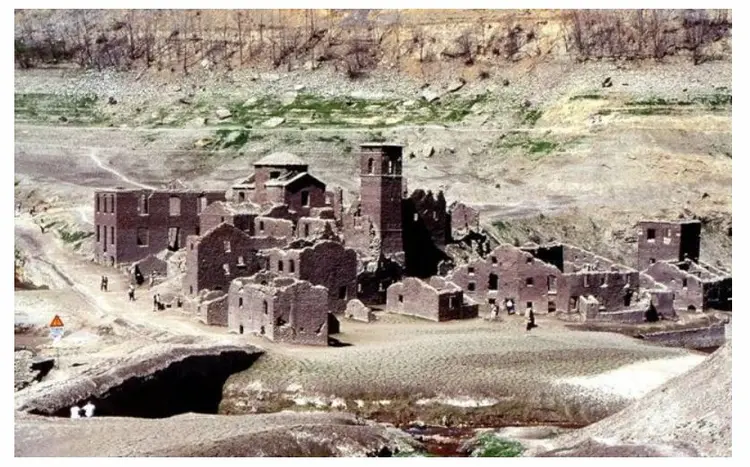 villagec3c320englouti%20italie